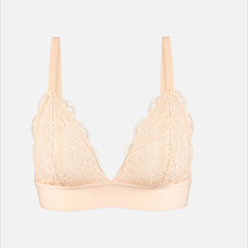 Elegant Lace Bralette in Cream